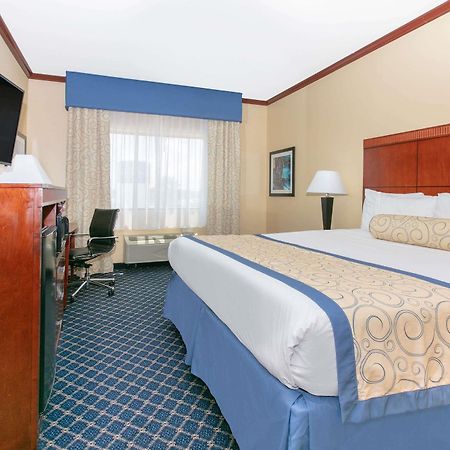 Hotel Baymont By Wyndham Mccomb Esterno foto