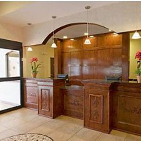 Hotel Baymont By Wyndham Mccomb Esterno foto