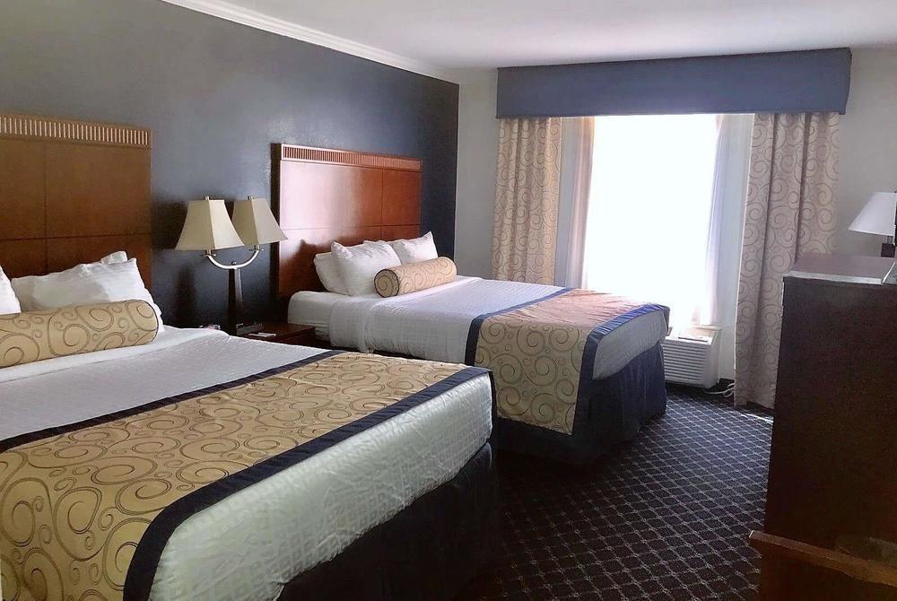 Hotel Baymont By Wyndham Mccomb Esterno foto