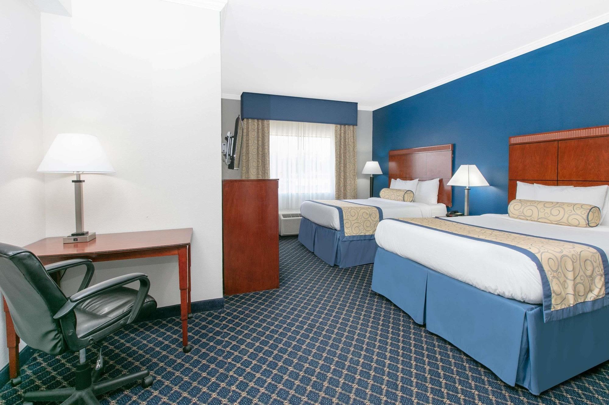 Hotel Baymont By Wyndham Mccomb Esterno foto