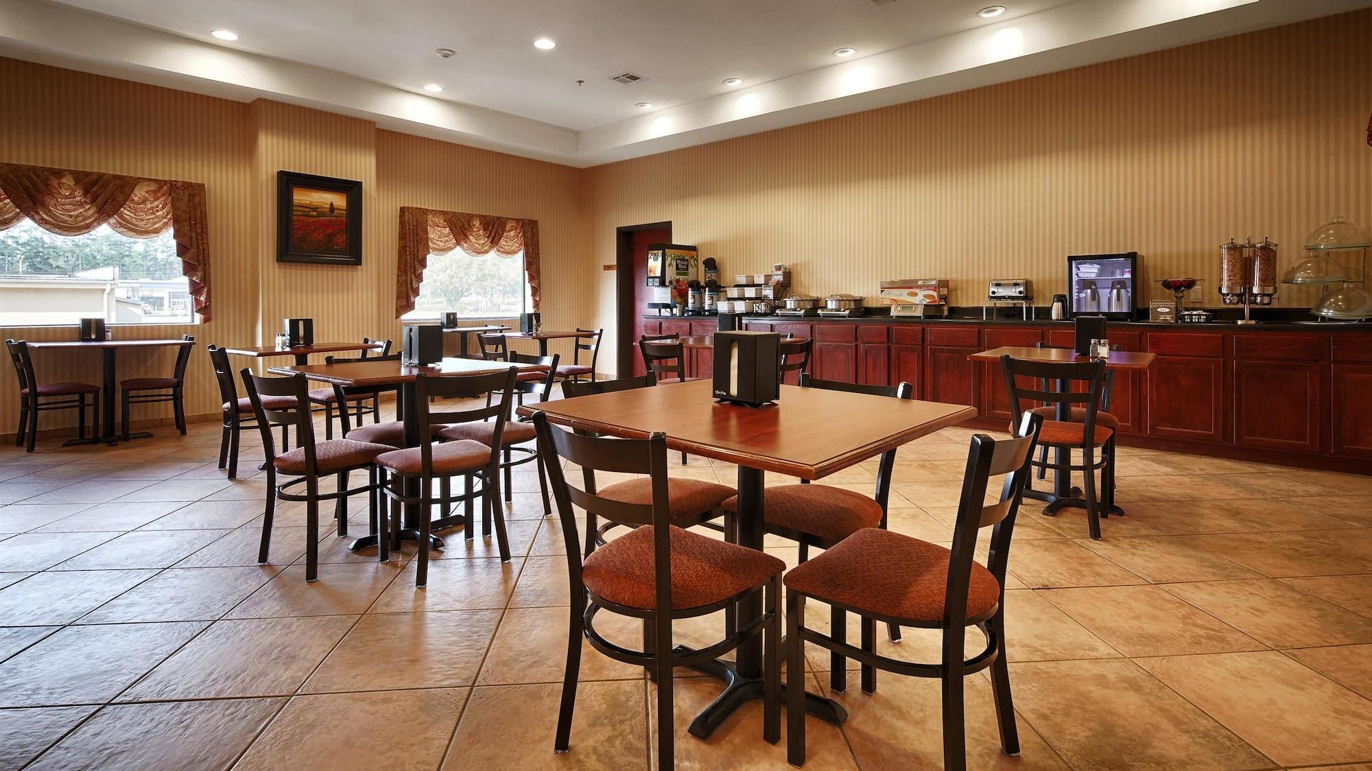 Hotel Baymont By Wyndham Mccomb Esterno foto