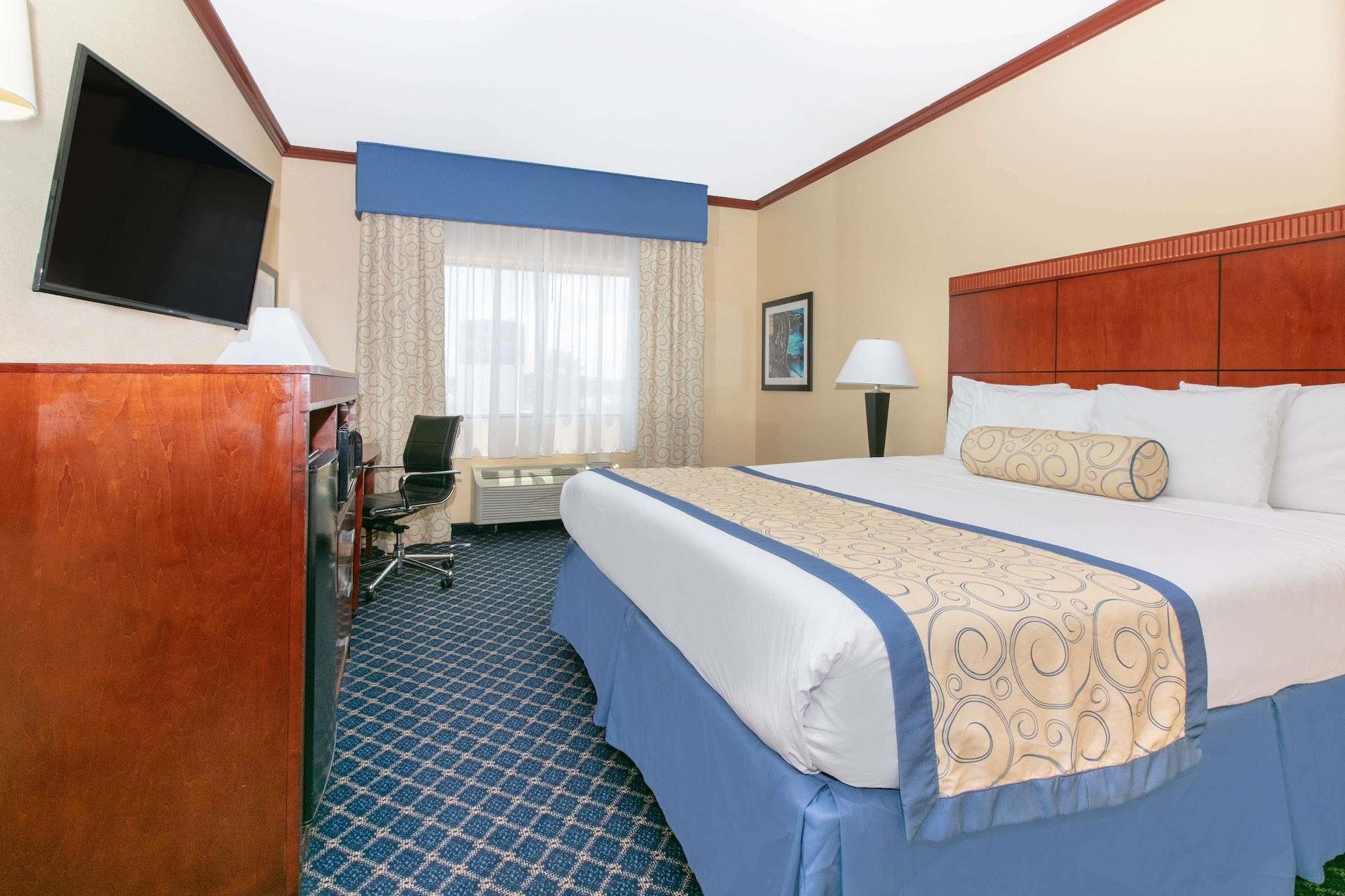 Hotel Baymont By Wyndham Mccomb Esterno foto