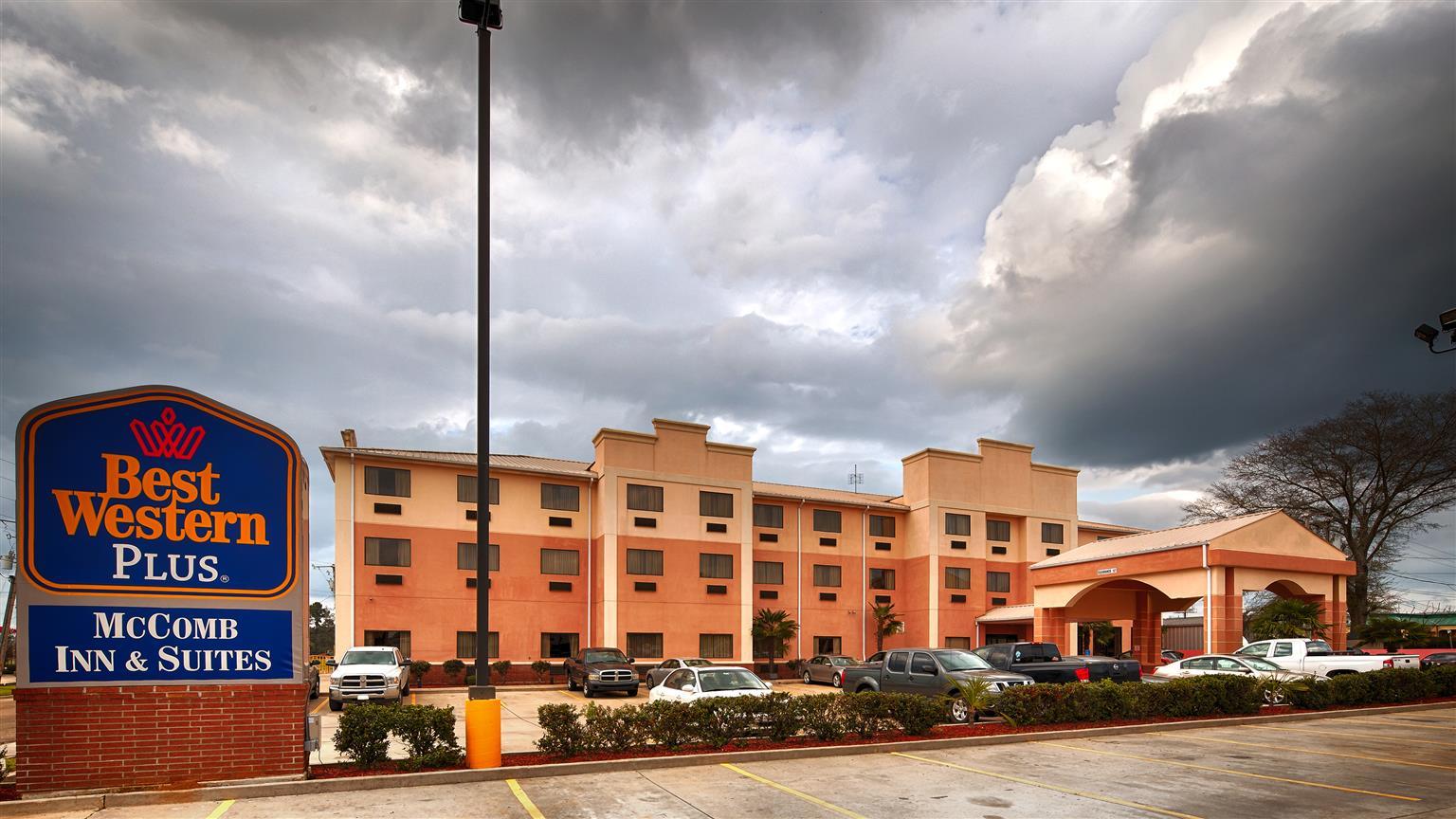 Hotel Baymont By Wyndham Mccomb Esterno foto