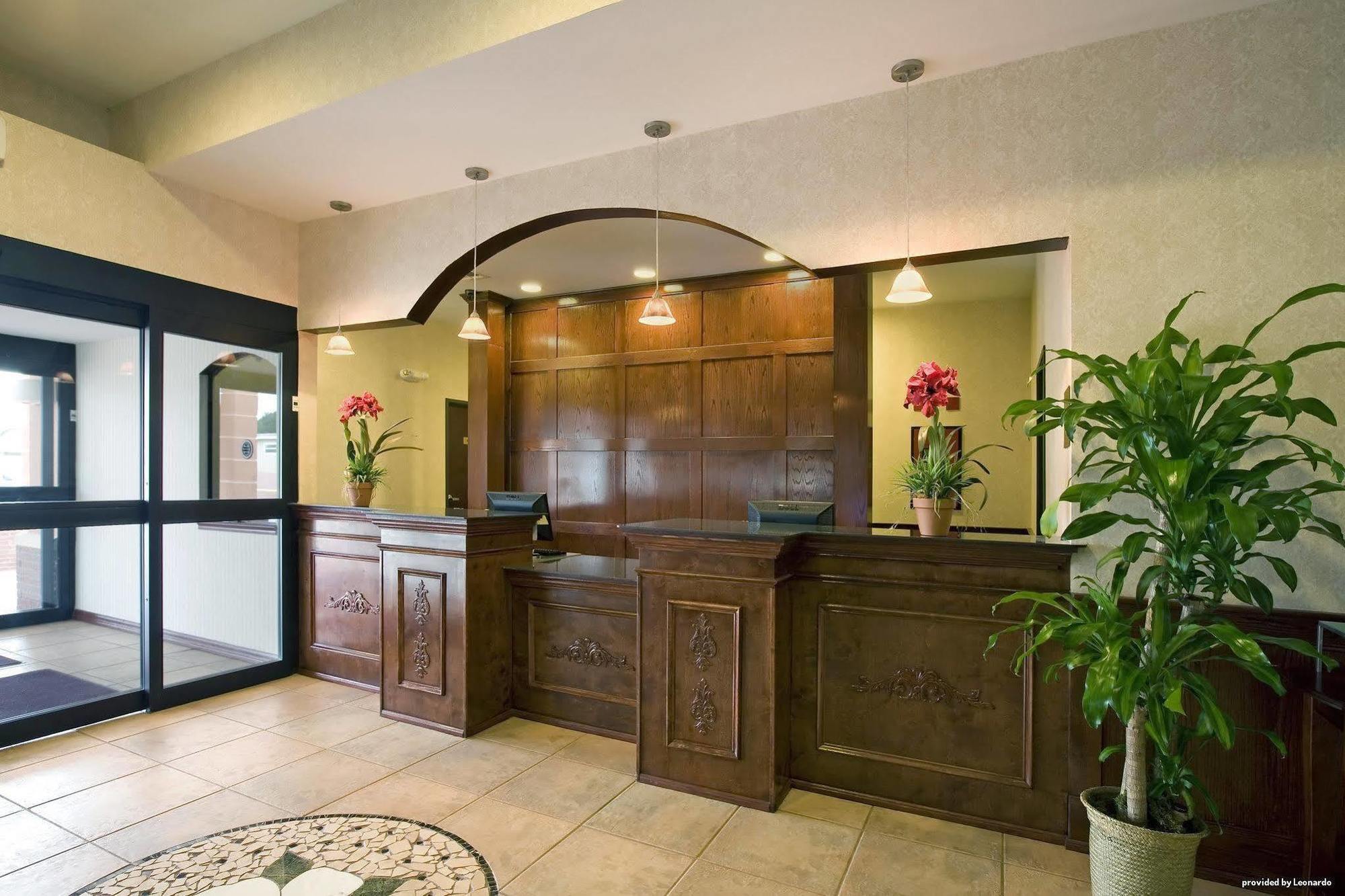 Hotel Baymont By Wyndham Mccomb Interno foto