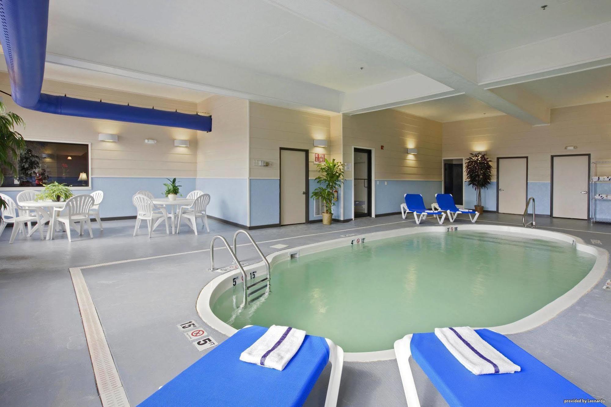 Hotel Baymont By Wyndham Mccomb Servizi foto