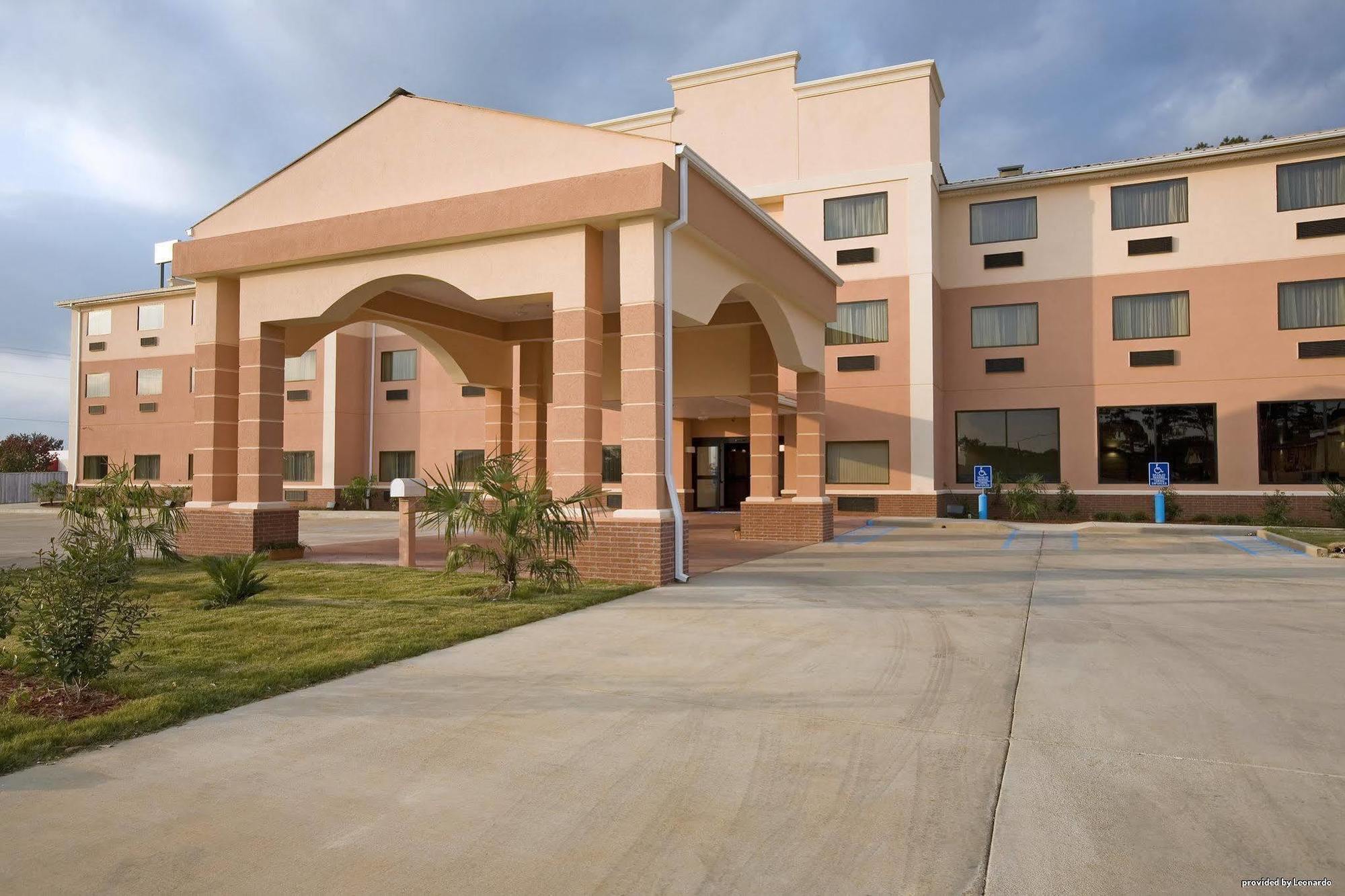 Hotel Baymont By Wyndham Mccomb Esterno foto