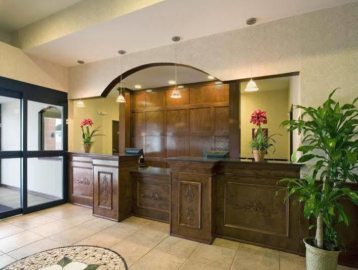 Hotel Baymont By Wyndham Mccomb Esterno foto