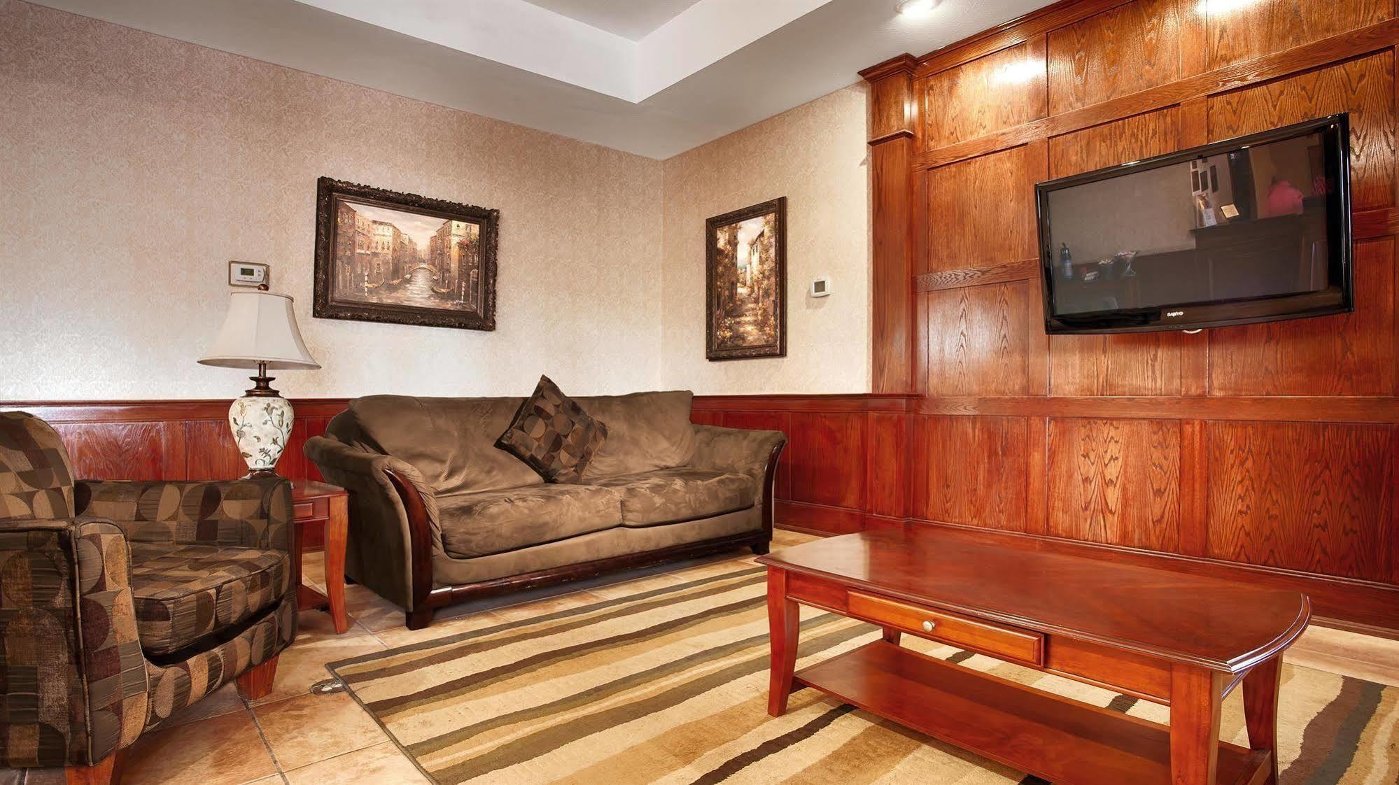 Hotel Baymont By Wyndham Mccomb Esterno foto