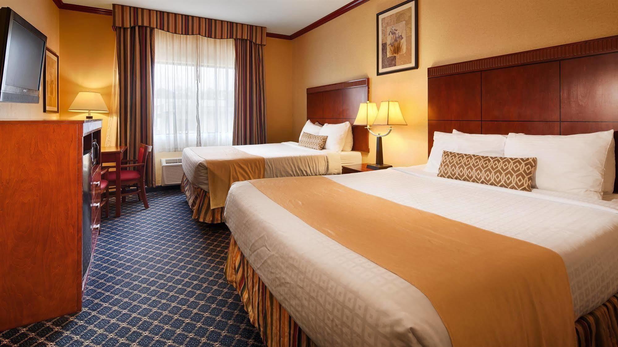 Hotel Baymont By Wyndham Mccomb Esterno foto
