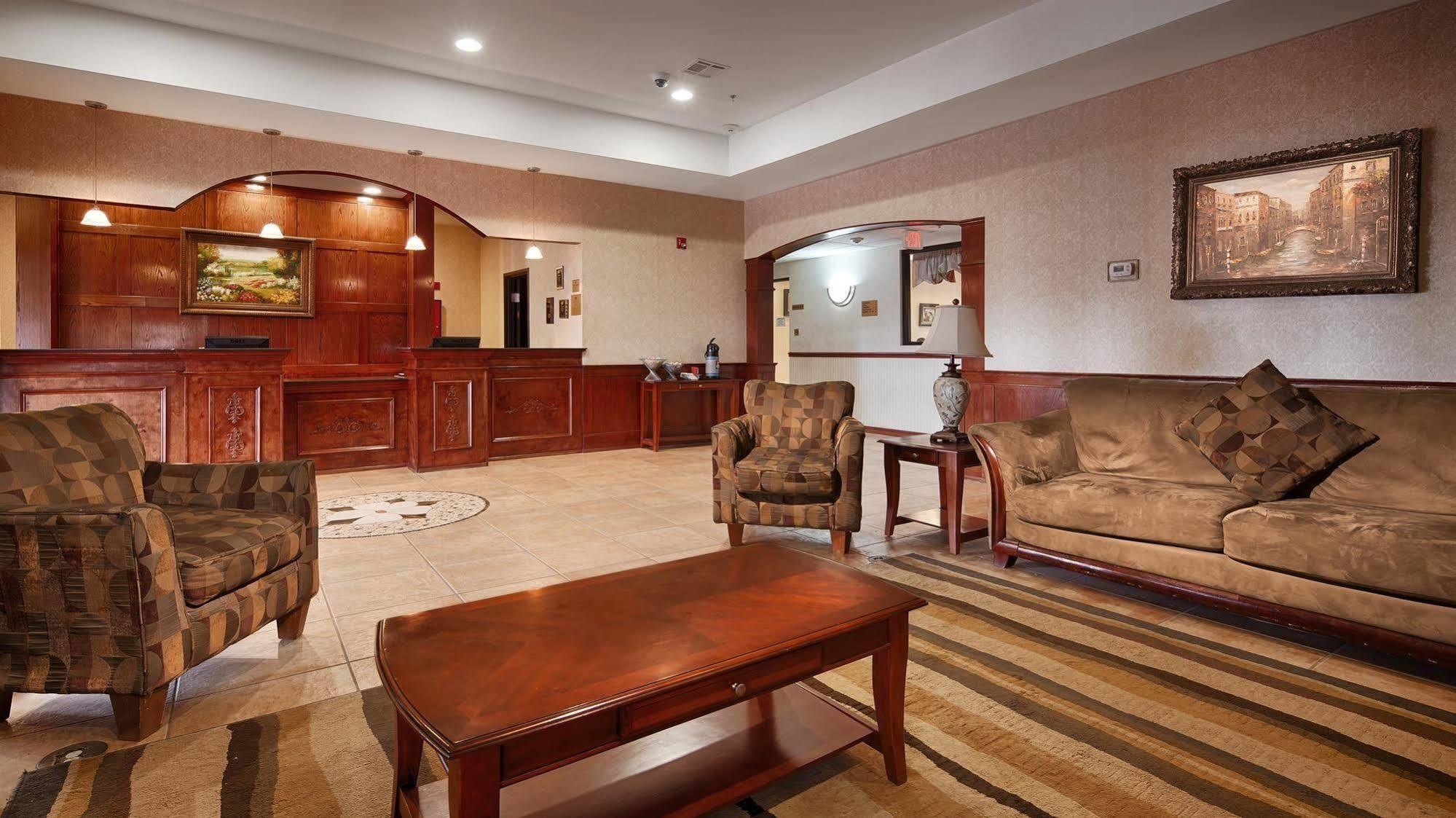 Hotel Baymont By Wyndham Mccomb Esterno foto