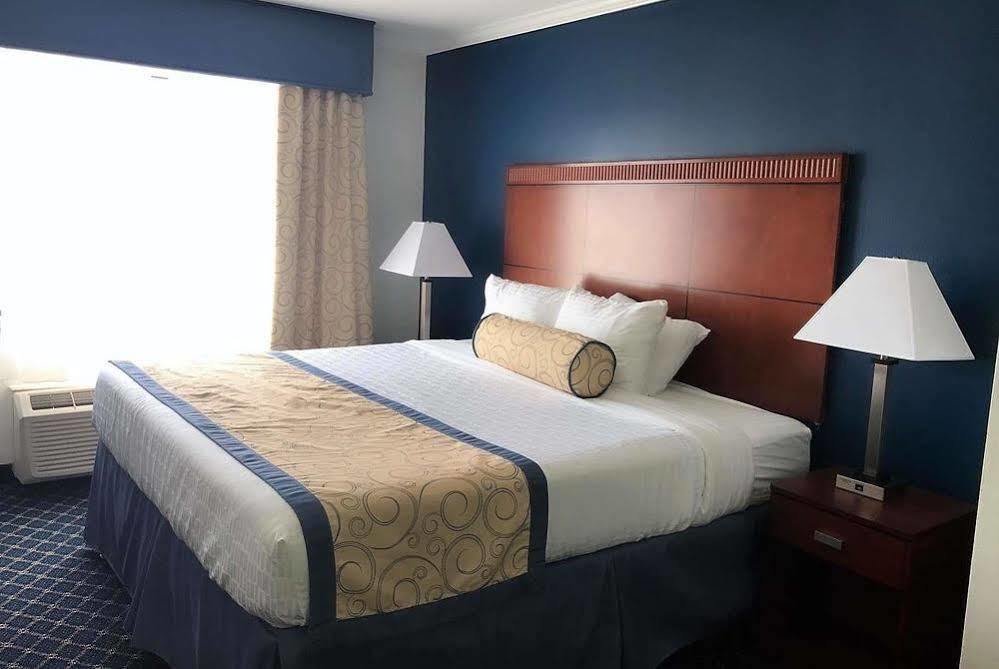 Hotel Baymont By Wyndham Mccomb Esterno foto